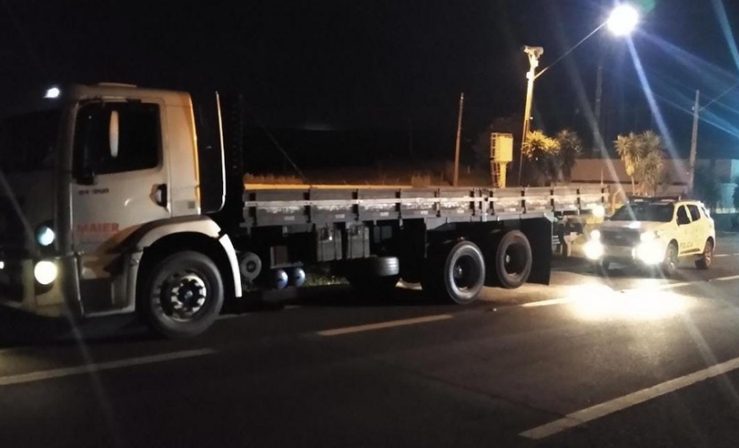 Polícia prende suspeito de receptação e recupera caminhão roubado em rodovia de Pardinho — Foto: Polícia Rodoviária/Divulgação