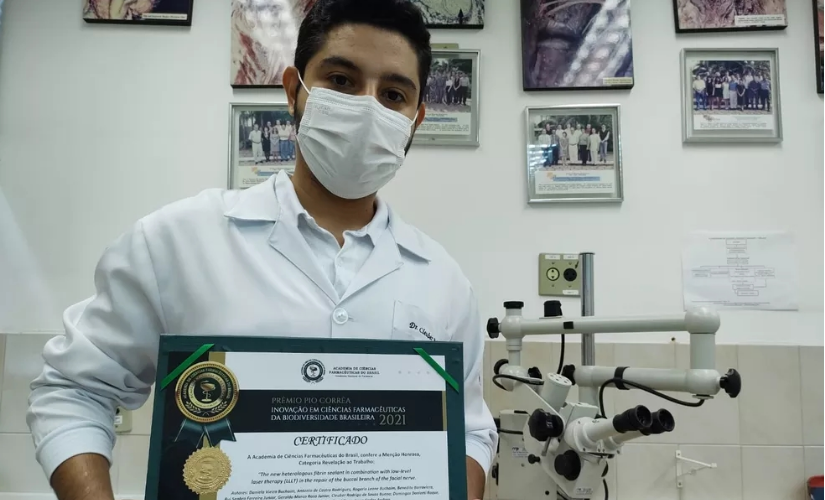 Pesquisador é premiado por criar cola cirúrgica à base de veneno de cobra e sangue de búfalo