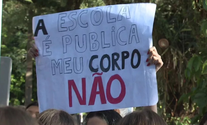 Alunos de escola estadual de Maringá protestam contra assédio
