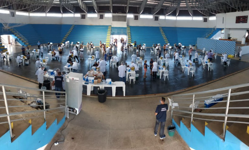 Marília anuncia vacinação contra Covid de pessoas de 18 anos ou mais com comorbidades
