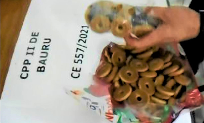 Agentes do CPP II de Bauru flagram celulares em pacote de rosquinhas