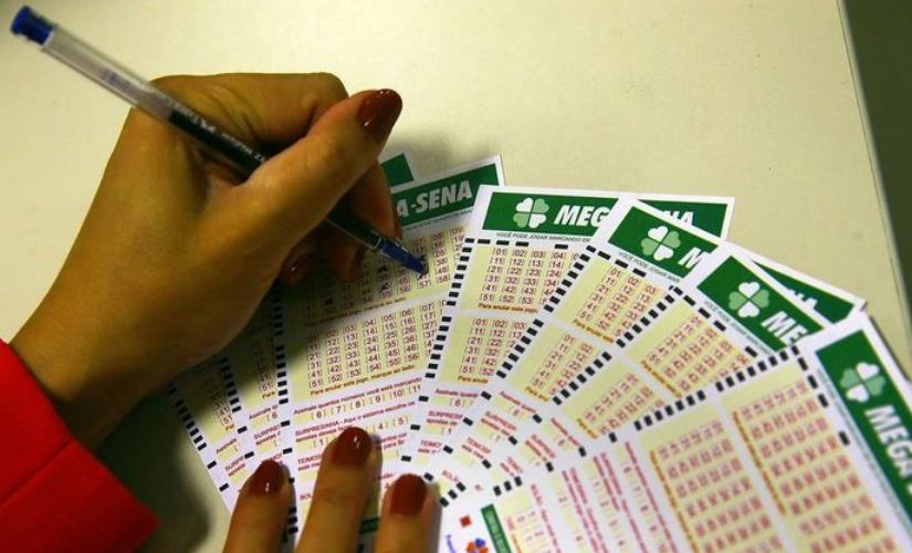 Mega de R$ 165 milhões pagaria 11,3 mil anos de salário mínimo