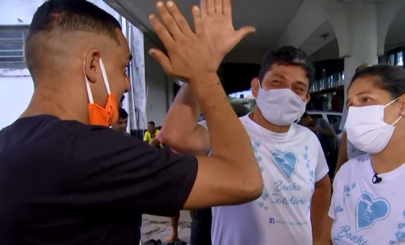 Casal do interior de SP idealiza projeto ‘Banho Solidário’ e leva higiene para pessoas em situação de rua