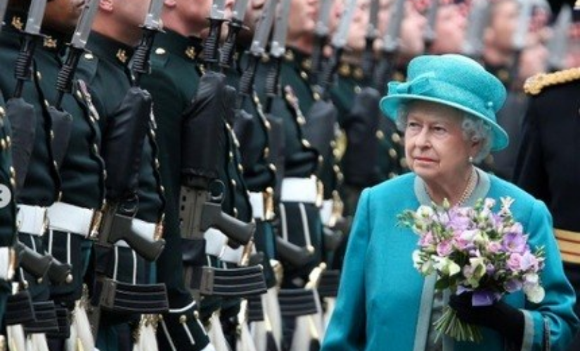 Como a monarquia britânica mudou em 70 anos de reinado de Elizabeth 2ª