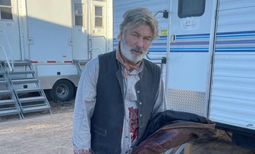 Ator Alec Baldwin dispara arma e mata mulher em set de filmagem