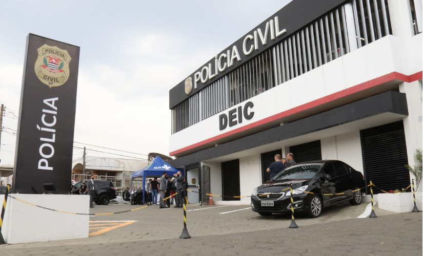 Deic de Bauru detém casal e apreende quase nove quilos de maconha