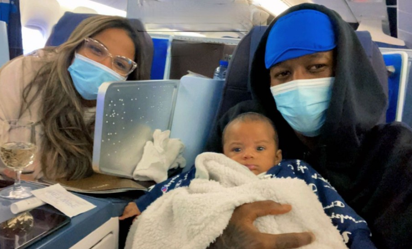 Vitão, a esposa Camila e o filho Miguel voltando ao Brasil — Foto: Arquivo pessoal