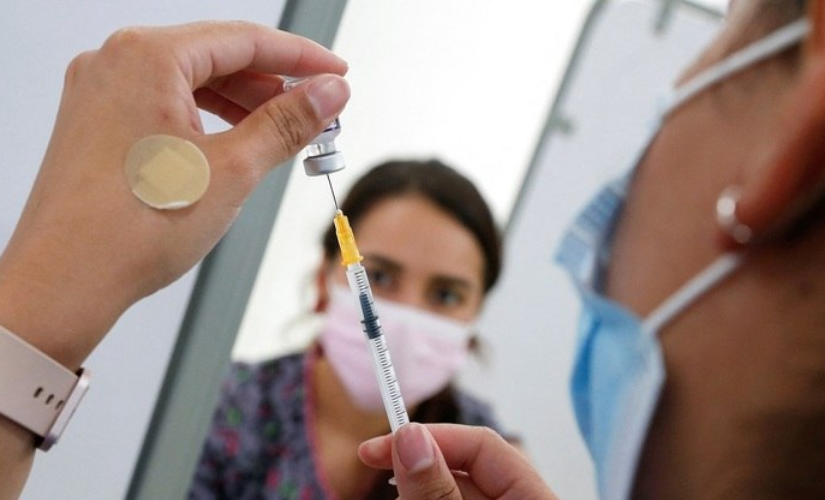Maioria das reações adversas após vacina anti-Covid é psicológica