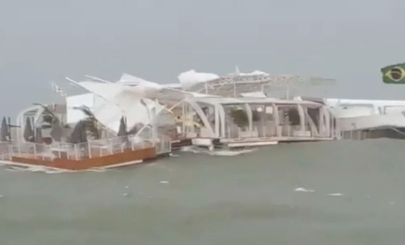 Clube flutuante se desprende e é arrastado para alto mar em SC