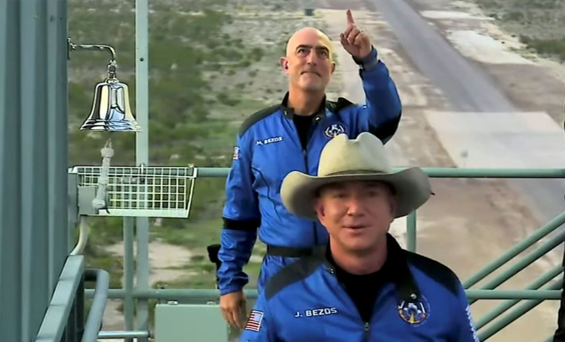 Jeff Bezos, homem mais rico do mundo, decola em viagem espacial